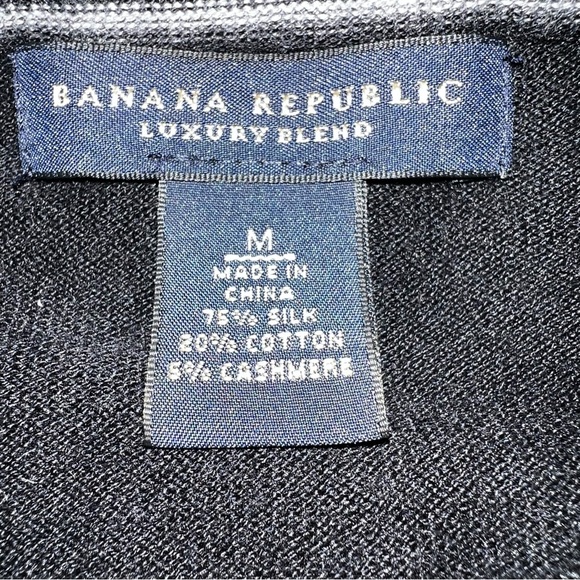 Banana Republic 75% Silk 20% Cotton 5% Cashmere Sweater Size Medium - Picture 4 of 4
